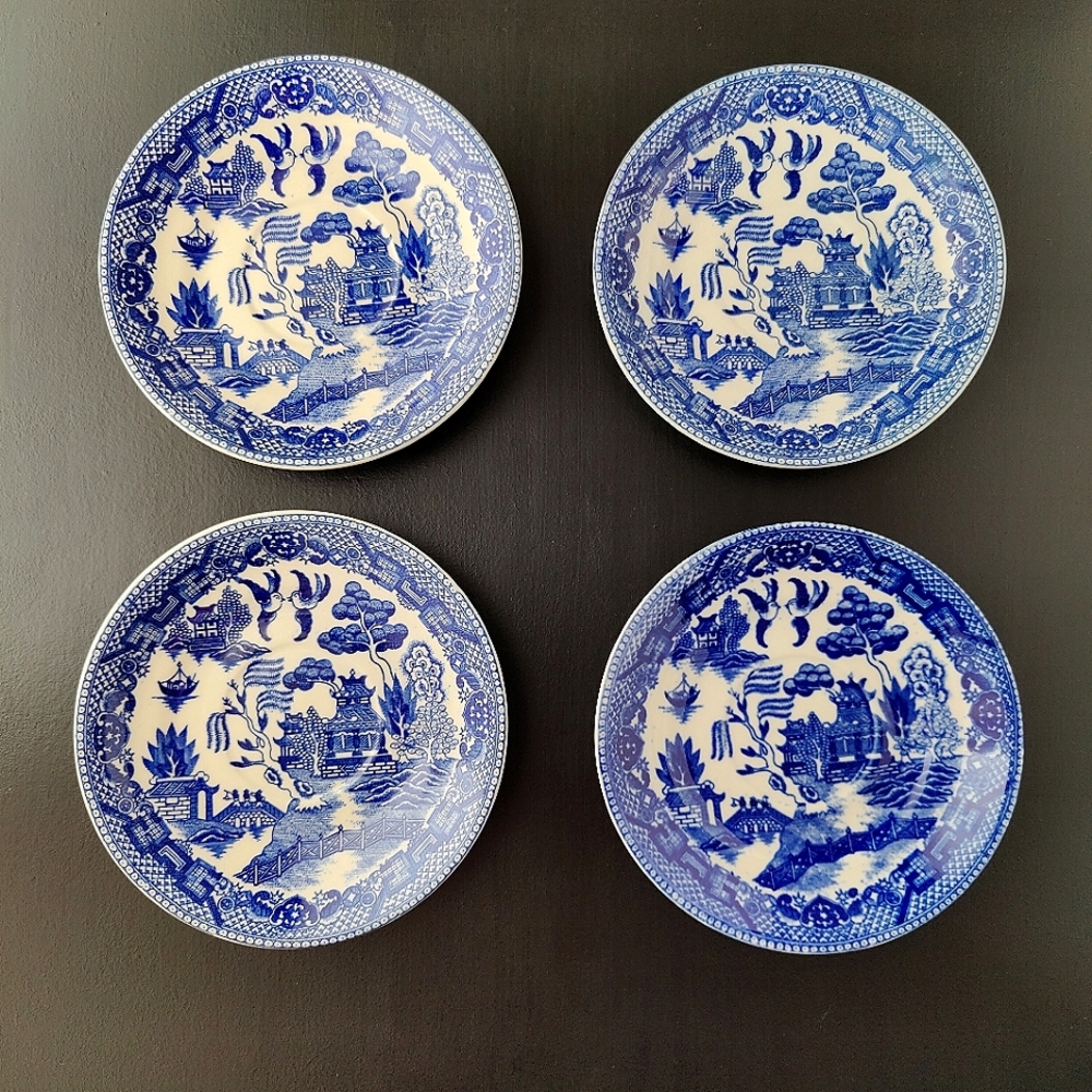 4 unbranded | transferware | Blue Willow pattern plates (saucers) 🔵⚪